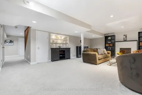 2474 Cavendish Drive Burlington ON L7P 3T8