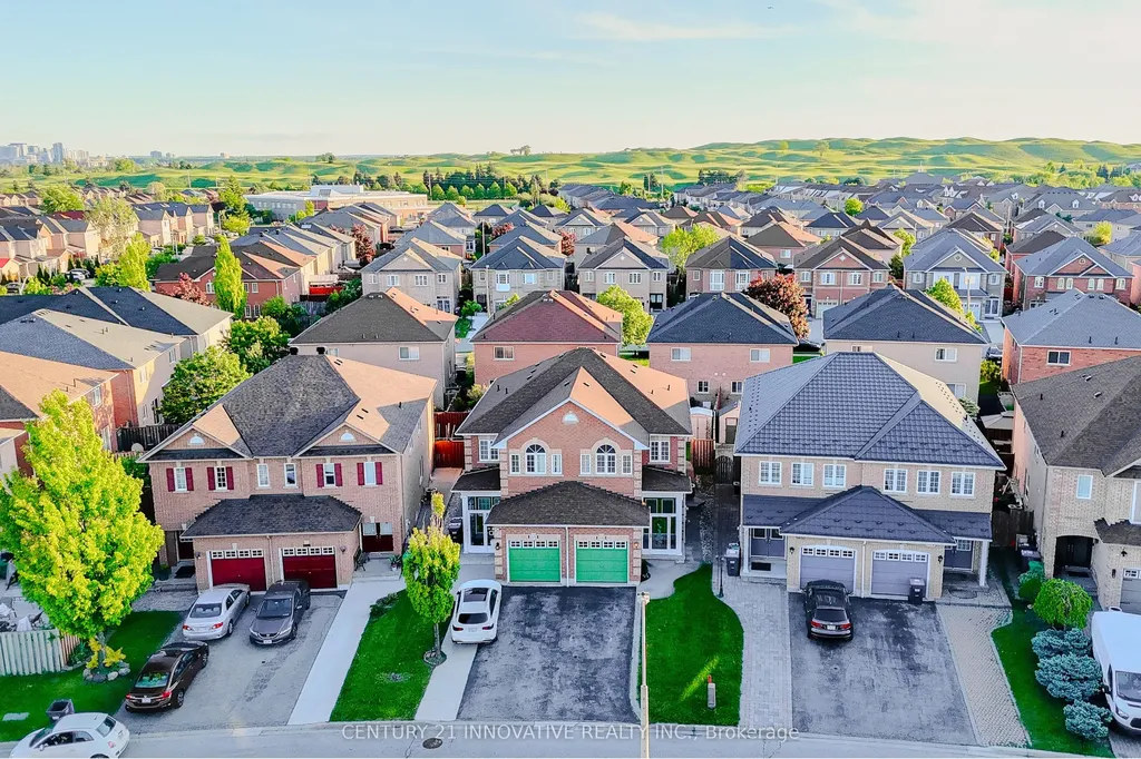 5648 Volpe Avenue Mississauga ON L5V 3A6