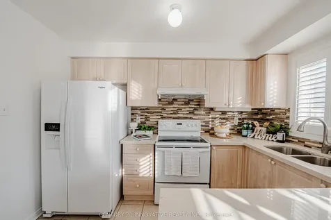 5648 Volpe Avenue Mississauga ON L5V 3A6