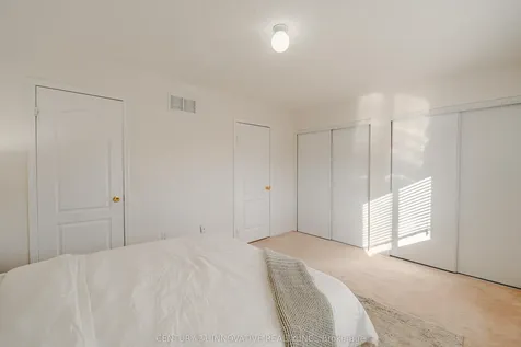 5648 Volpe Avenue Mississauga ON L5V 3A6