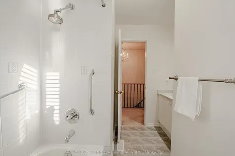 5648 Volpe Avenue Mississauga ON L5V 3A6