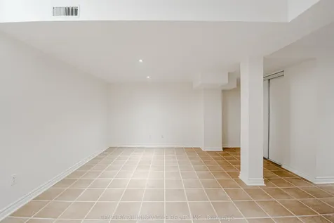 5648 Volpe Avenue Mississauga ON L5V 3A6