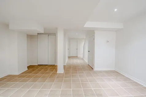 5648 Volpe Avenue Mississauga ON L5V 3A6