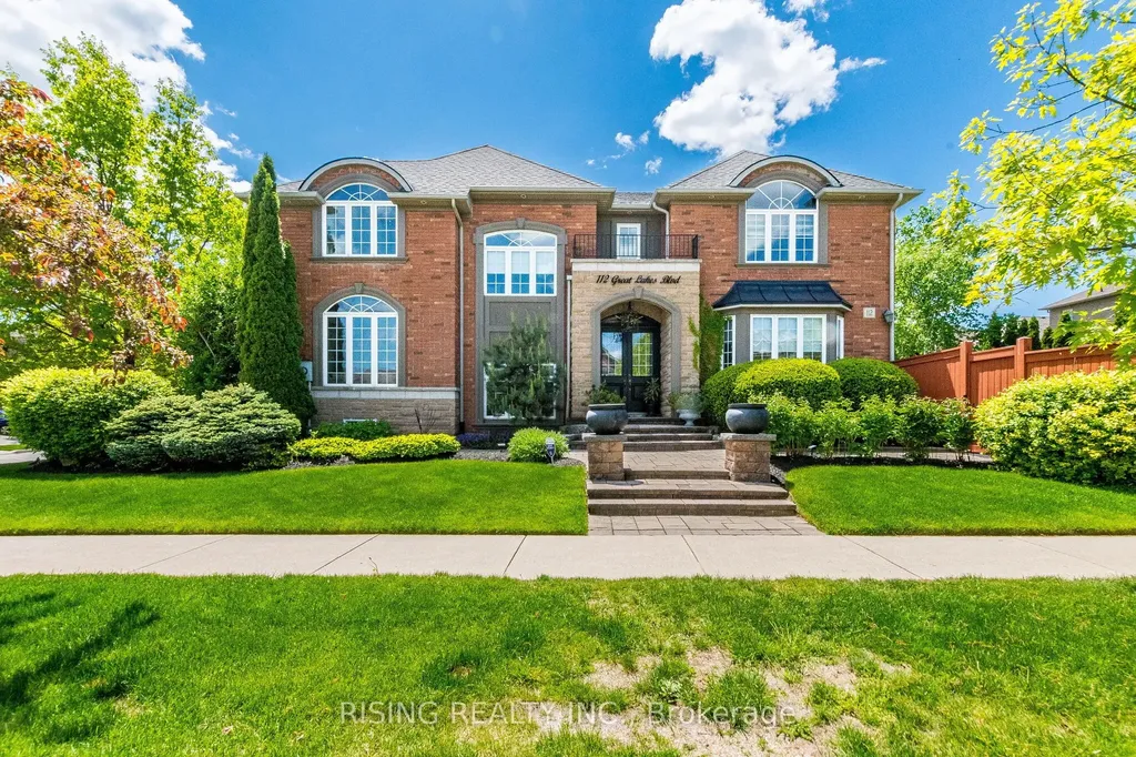 112 Great Lakes Boulevard Oakville ON L6L 6W5