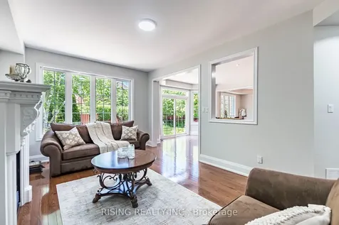 112 Great Lakes Boulevard Oakville ON L6L 6W5