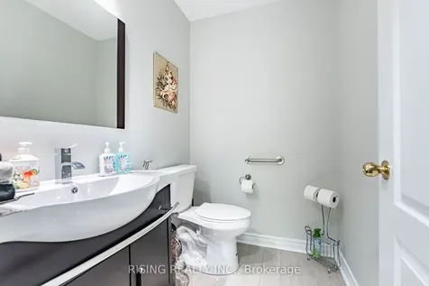 112 Great Lakes Boulevard Oakville ON L6L 6W5