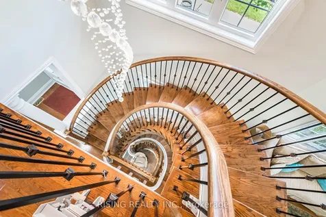 112 Great Lakes Boulevard Oakville ON L6L 6W5