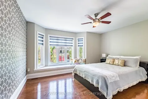 112 Great Lakes Boulevard Oakville ON L6L 6W5