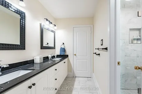 112 Great Lakes Boulevard Oakville ON L6L 6W5