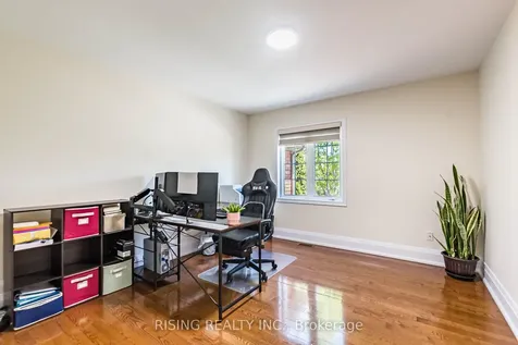 112 Great Lakes Boulevard Oakville ON L6L 6W5