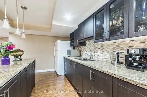 112 Great Lakes Boulevard Oakville ON L6L 6W5