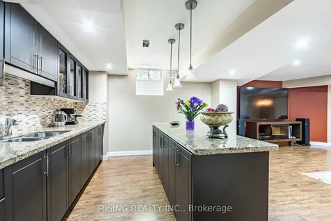 112 Great Lakes Boulevard Oakville ON L6L 6W5