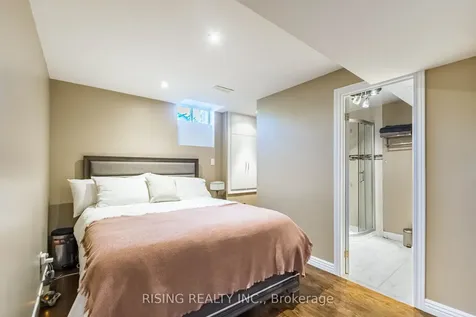 112 Great Lakes Boulevard Oakville ON L6L 6W5