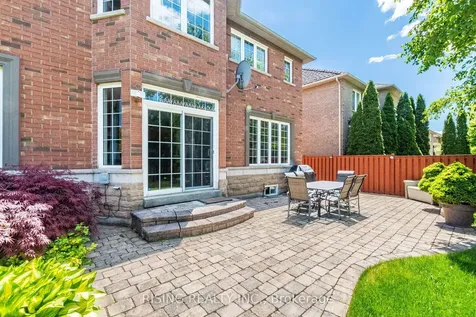 112 Great Lakes Boulevard Oakville ON L6L 6W5