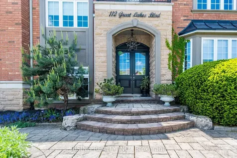 112 Great Lakes Boulevard Oakville ON L6L 6W5