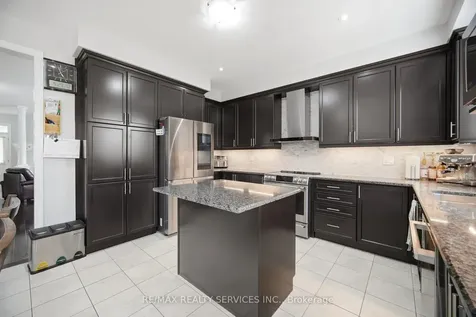 39 Templehill Road Brampton ON L6R 3S6