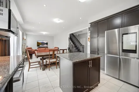 39 Templehill Road Brampton ON L6R 3S6