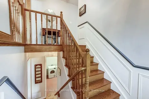 633 Sheraton Road Burlington ON L7L 4B3
