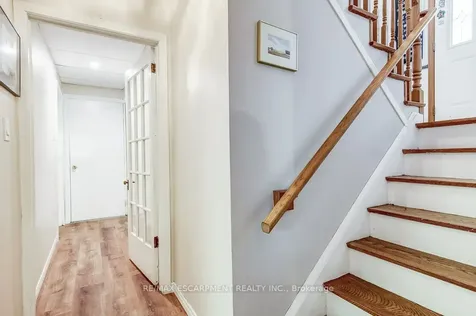 633 Sheraton Road Burlington ON L7L 4B3