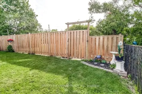 633 Sheraton Road Burlington ON L7L 4B3