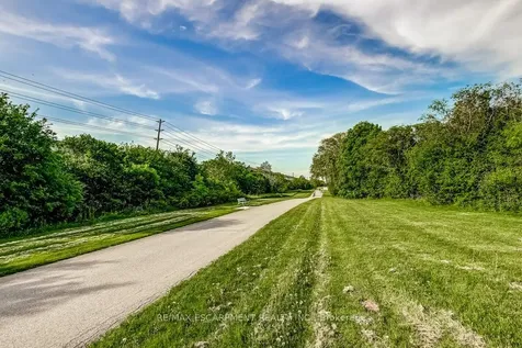633 Sheraton Road Burlington ON L7L 4B3
