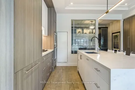 123 Maurice Drive Oakville ON L6K 2W6