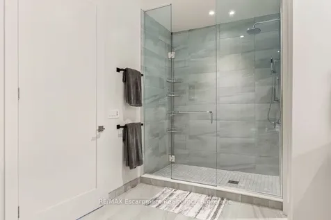 123 Maurice Drive Oakville ON L6K 2W6