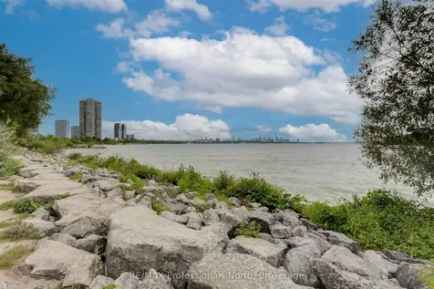2230 Lake Shore Boulevard W Toronto ON M8V 0B2