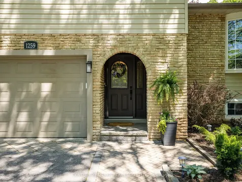 1259 Richards Crescent Oakville ON L6H 1R5