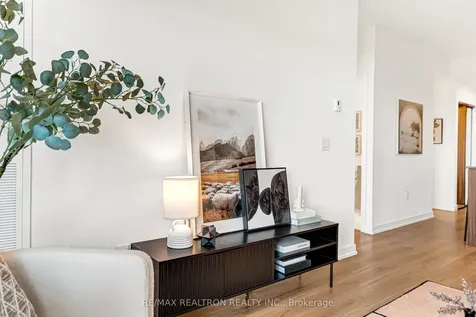 10 Lagerfeld Drive Brampton ON L7A 5L3