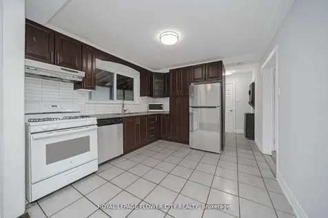 60 Lexington Avenue Toronto ON M9V 2G8