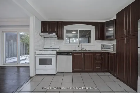 60 Lexington Avenue Toronto ON M9V 2G8