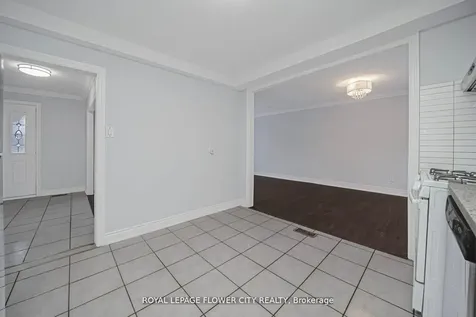60 Lexington Avenue Toronto ON M9V 2G8