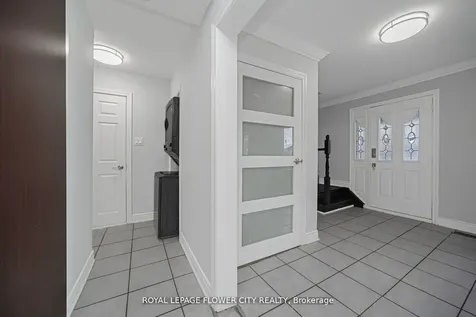 60 Lexington Avenue Toronto ON M9V 2G8