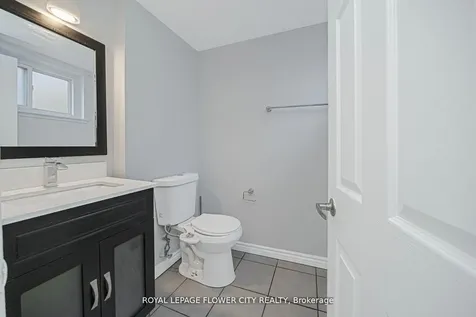 60 Lexington Avenue Toronto ON M9V 2G8