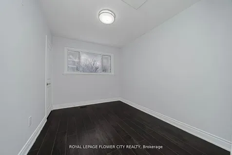 60 Lexington Avenue Toronto ON M9V 2G8