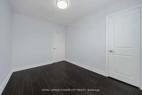 60 Lexington Avenue Toronto ON M9V 2G8