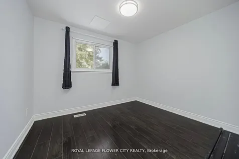 60 Lexington Avenue Toronto ON M9V 2G8
