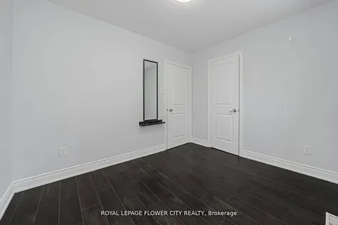 60 Lexington Avenue Toronto ON M9V 2G8
