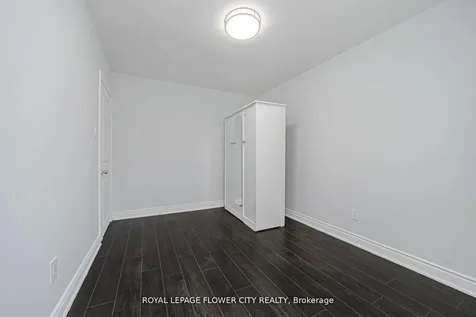 60 Lexington Avenue Toronto ON M9V 2G8