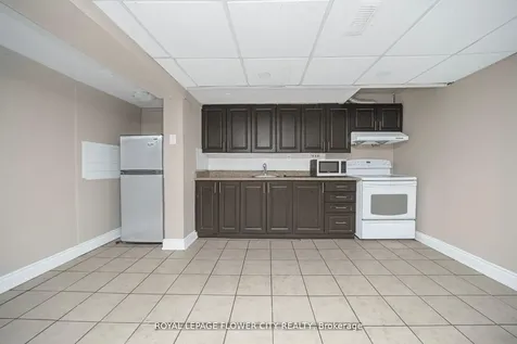 60 Lexington Avenue Toronto ON M9V 2G8
