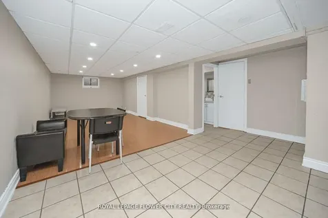 60 Lexington Avenue Toronto ON M9V 2G8