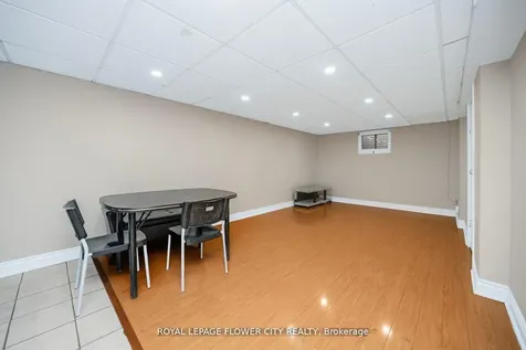 60 Lexington Avenue Toronto ON M9V 2G8