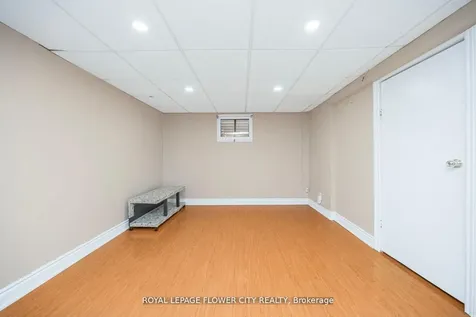 60 Lexington Avenue Toronto ON M9V 2G8