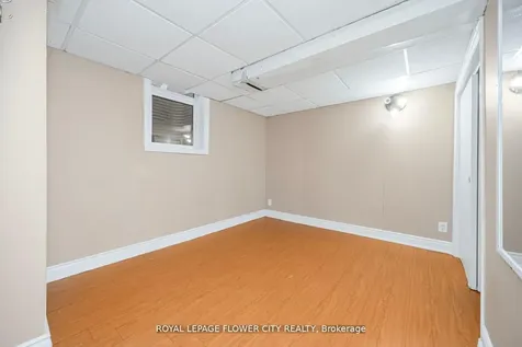 60 Lexington Avenue Toronto ON M9V 2G8