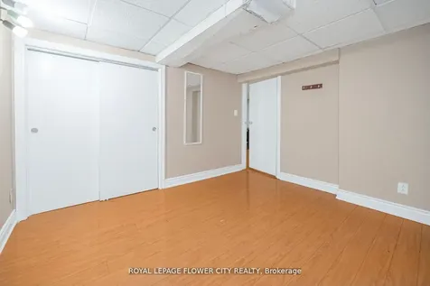 60 Lexington Avenue Toronto ON M9V 2G8