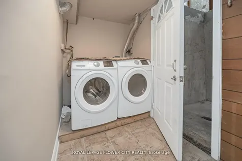 60 Lexington Avenue Toronto ON M9V 2G8
