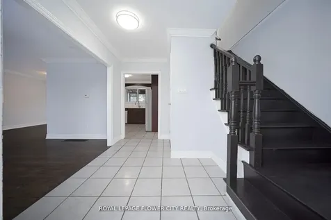 60 Lexington Avenue Toronto ON M9V 2G8