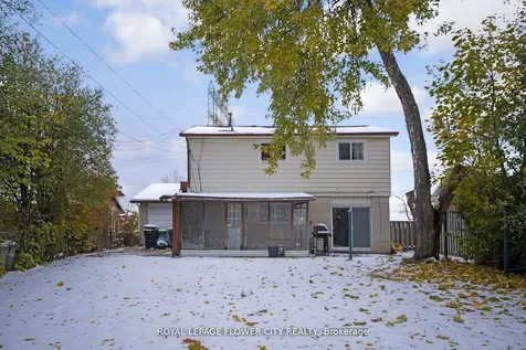 60 Lexington Avenue Toronto ON M9V 2G8