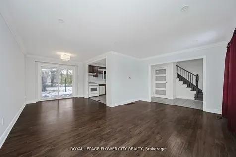 60 Lexington Avenue Toronto ON M9V 2G8